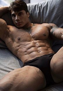 William Escort Masculino