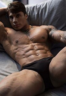 William Escort Masculino