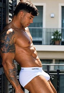 William Escort Masculino