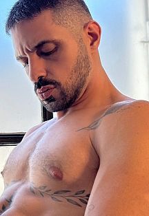 Julián Escort Masculino