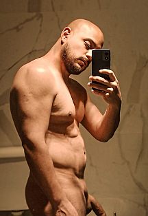 Román Escort Masculino