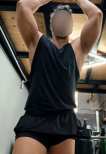 Giuliano Escort Masculino