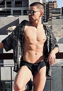 Renzo Escort Masculino