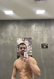 Renzo Escort Masculino