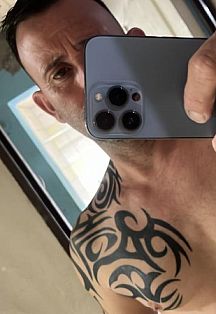 Axel B. Escort Masculino