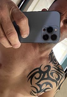 Axel B. Escort Masculino