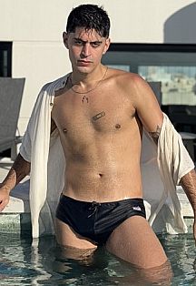 Ramiro Escort Masculino