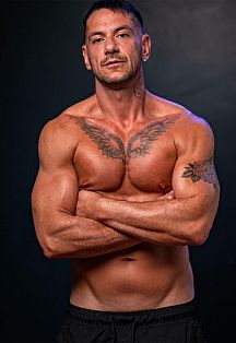 Benja_Muscle Escort Masculino
