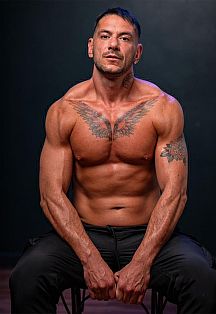 Benja_Muscle Escort Masculino