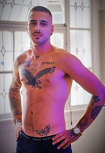 Aaron Escort Masculino