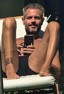 Señor Grey Escort Masculino