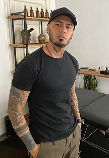 Charlie Masajista masculino