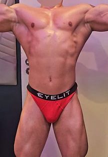 Arnold Escort Masculino