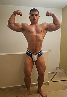 Arnold Escort Masculino