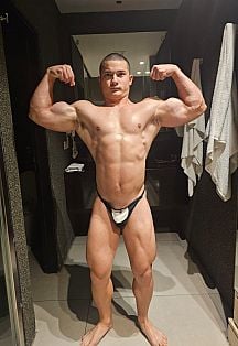 Arnold Escort Masculino