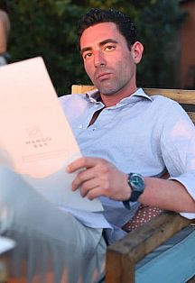 Gentle Lion Es Masajista masculino