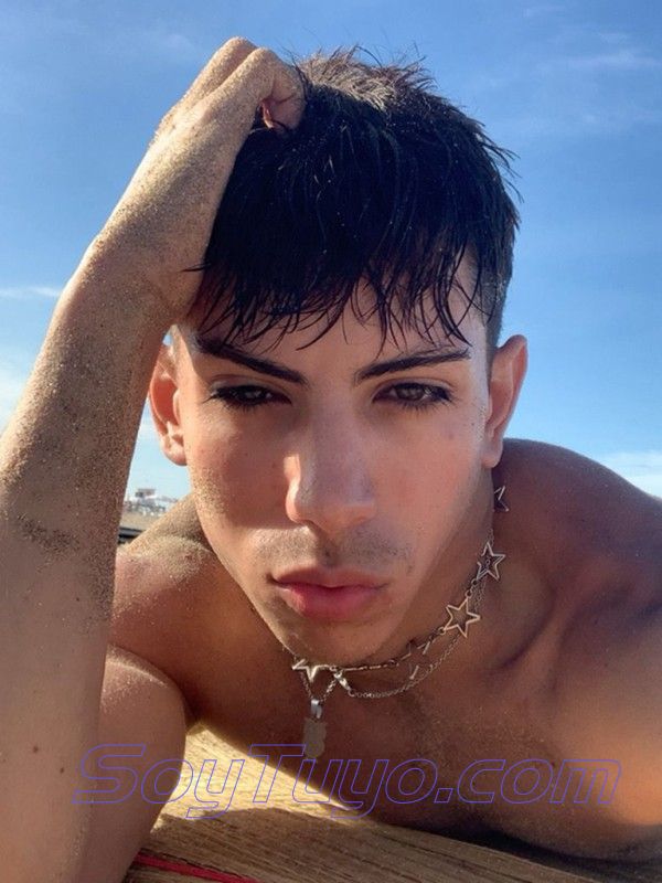 Hola, soy Gonza Twink, Bienvenido a mi perfil !