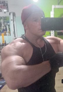 Riki Escort Masculino