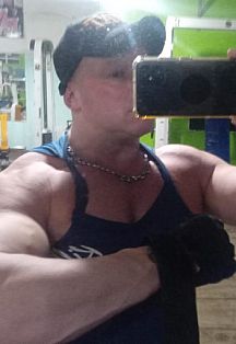 Riki Escort Masculino