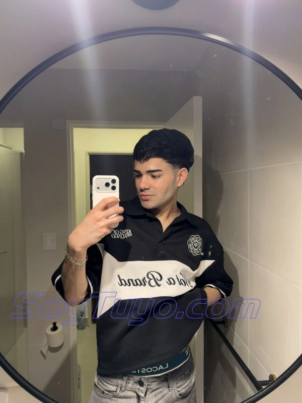 Hi, I am Adrián 20  x 5, Welcome to my profile!