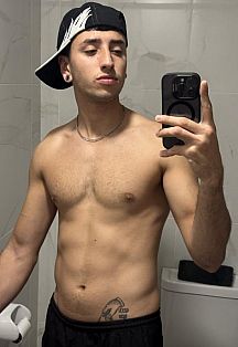 Adam Escort Masculino