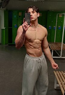Charly Escort Masculino