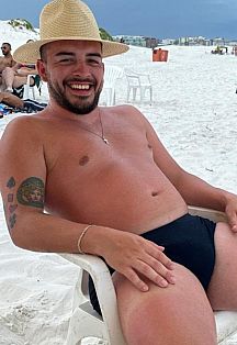 Adriano Escort Masculino